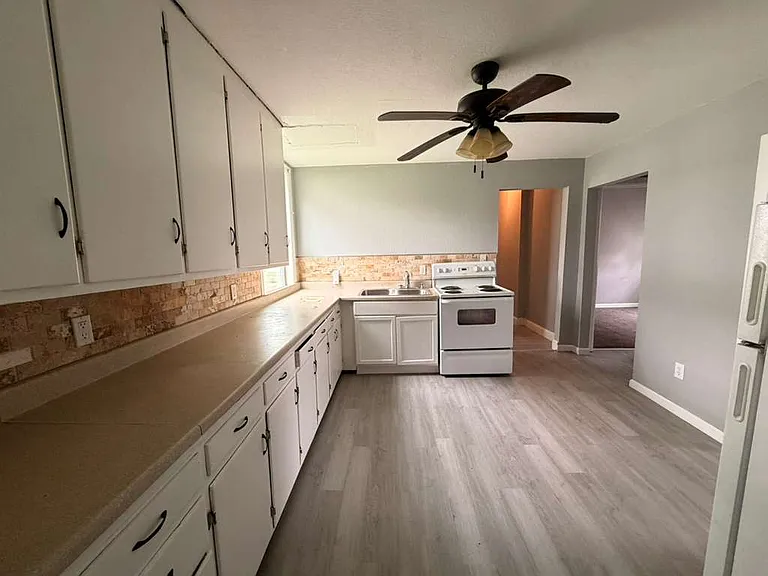 2621 Lawrence Ave #1 — Photo 8