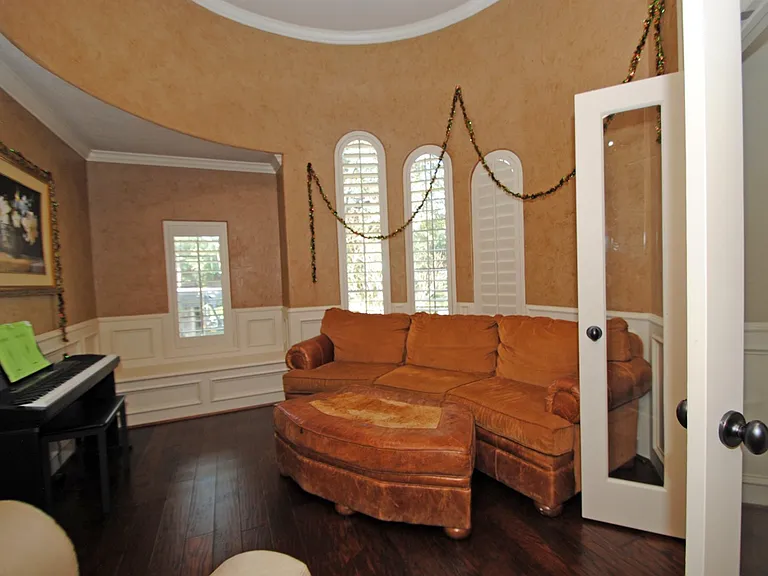 15823 Medina Lake Ln — Photo 28
