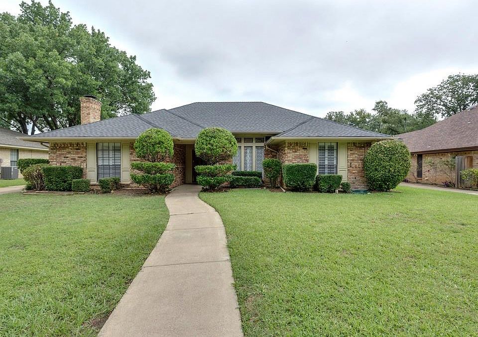 1st image of 1911 Pebblewood Dr