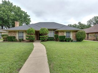 1911 Pebblewood Dr, Arlington, TX 76006
