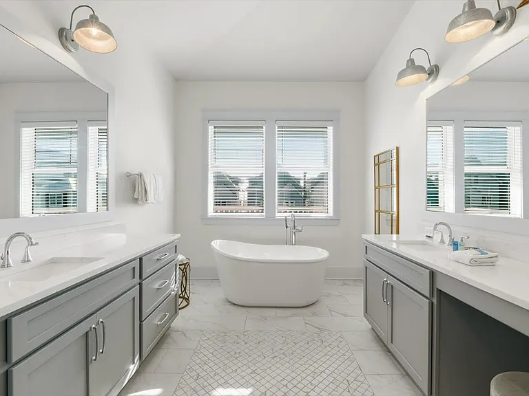8320 Surf Dr — Photo 37