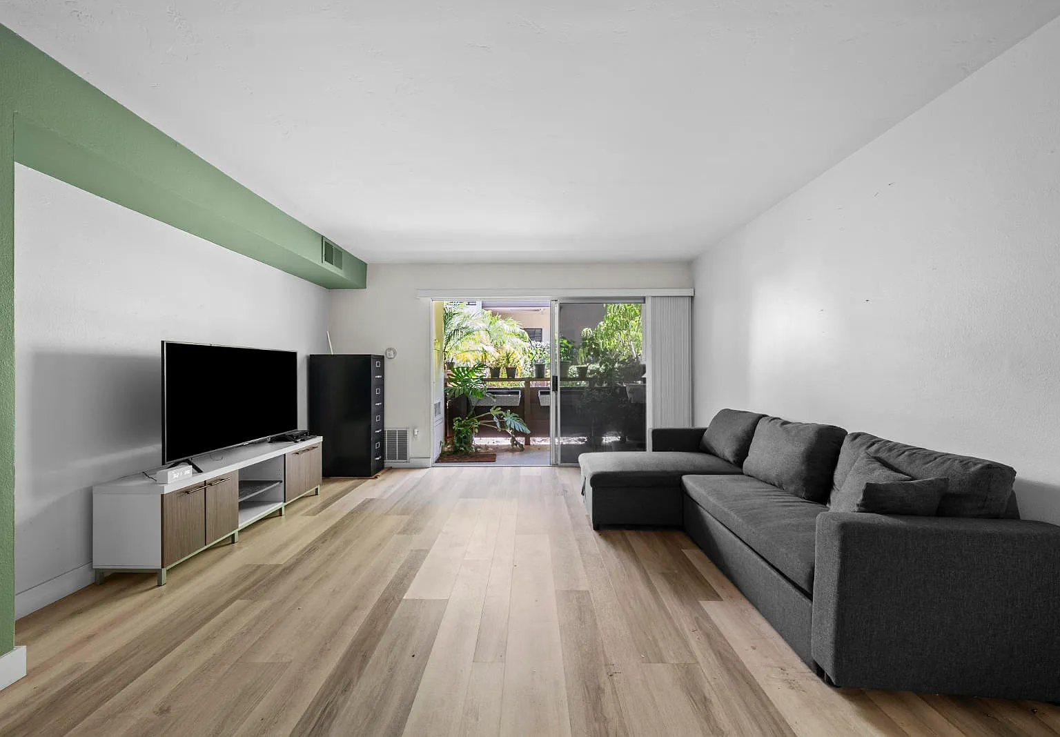2 bed, 974 sqft, $3,795 — Photo 1