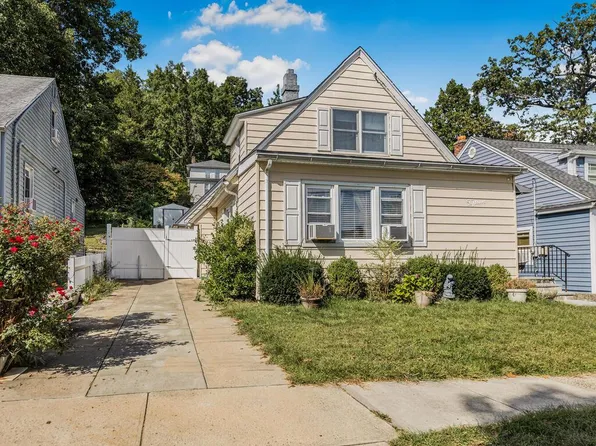 15 Hardy Place, Yonkers, NY 10703