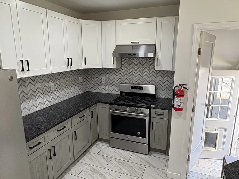 35 Lewis Pl #1 — Photo 7