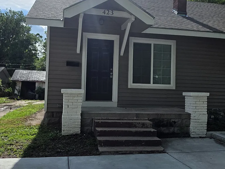 423 N Volutsia Ave #1 — Photo 1