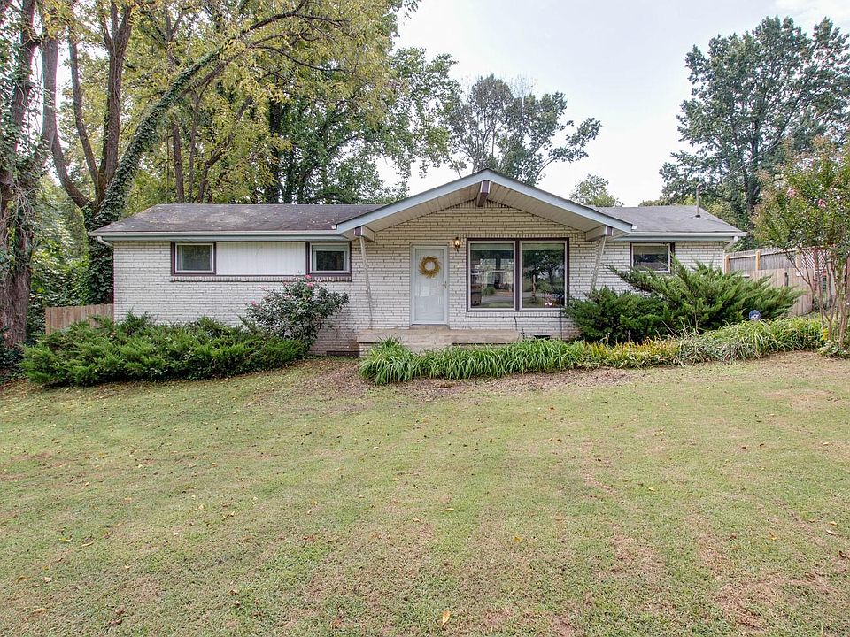 1st image of 2945 Lakeland Dr