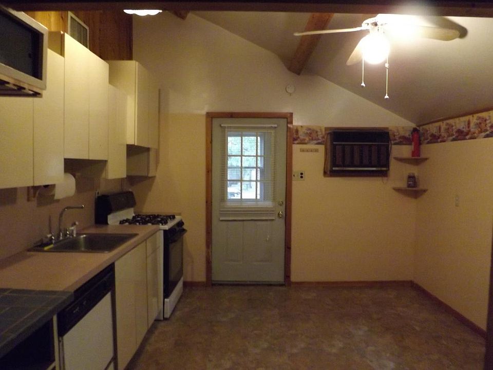 Kitchen, A/C and entrance