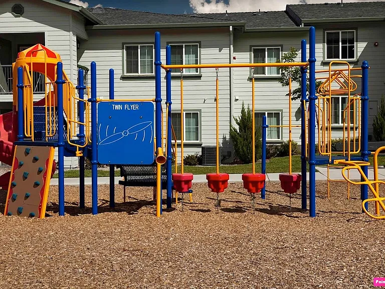 Shasta Courtyards — Photo 7
