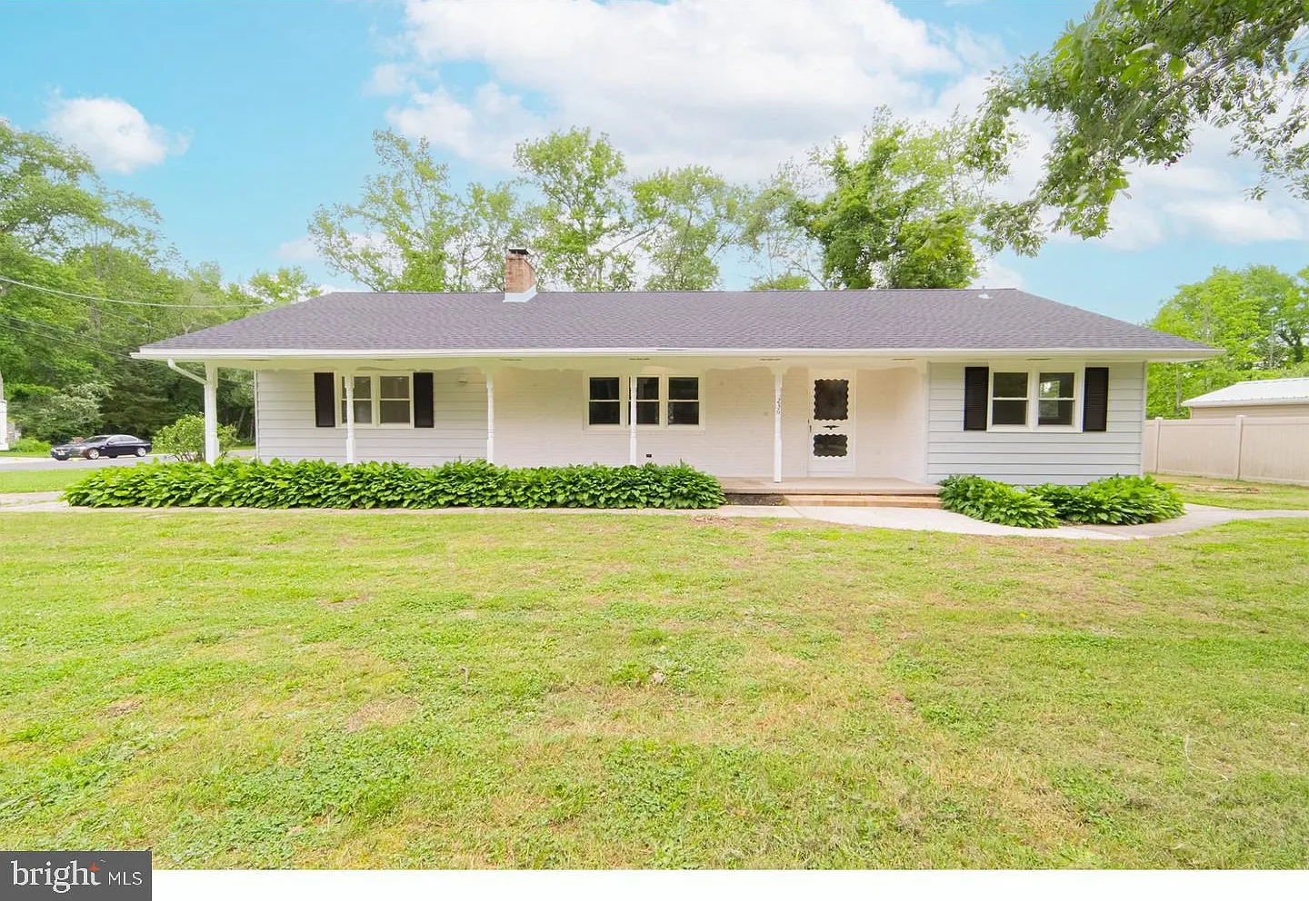 4 bed, 2.0 bath, 1736 sqft, $3,000 — Photo 1