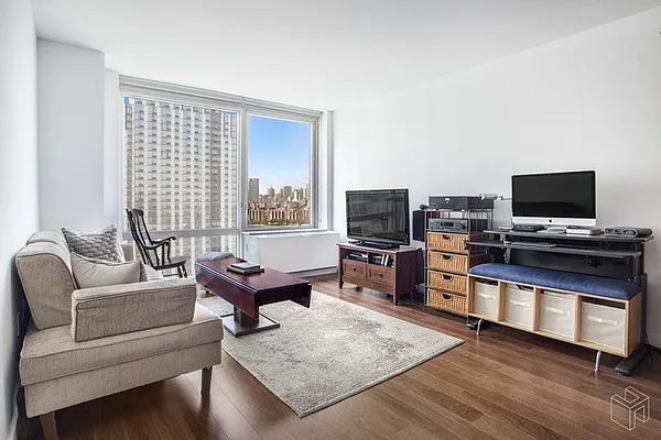 Rented by Halstead Real Estate | media 2