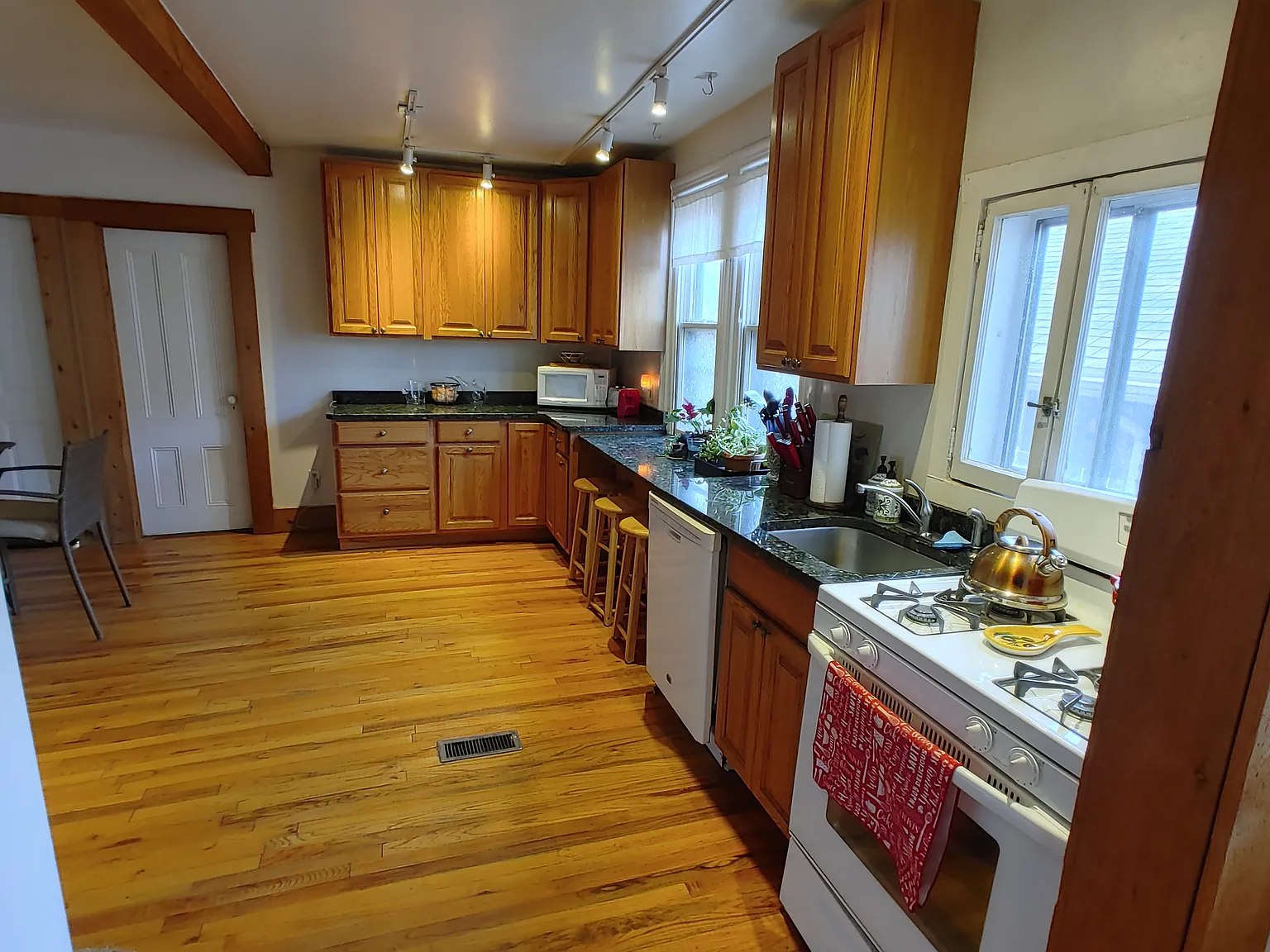 2 bed, $1,650 — Photo 3