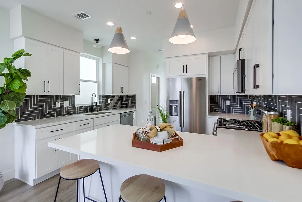2 bed, 1163 sqft, $4,299 — Photo 3