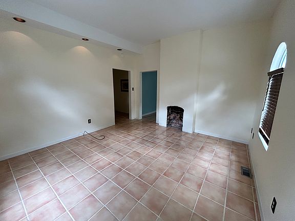 5th image of 406 Taylor St