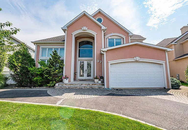 37 Crescent Cove Cir — Photo 1