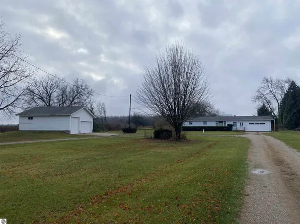 6401 Curtis Rd, Hale, MI 48739