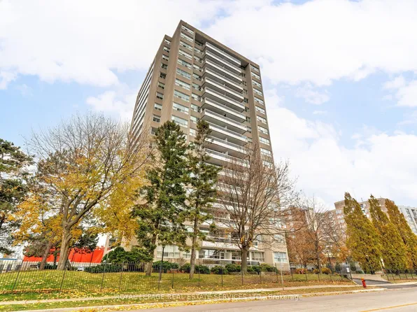 2263 Marine Dr #602, Oakville, ON L6L 5K1