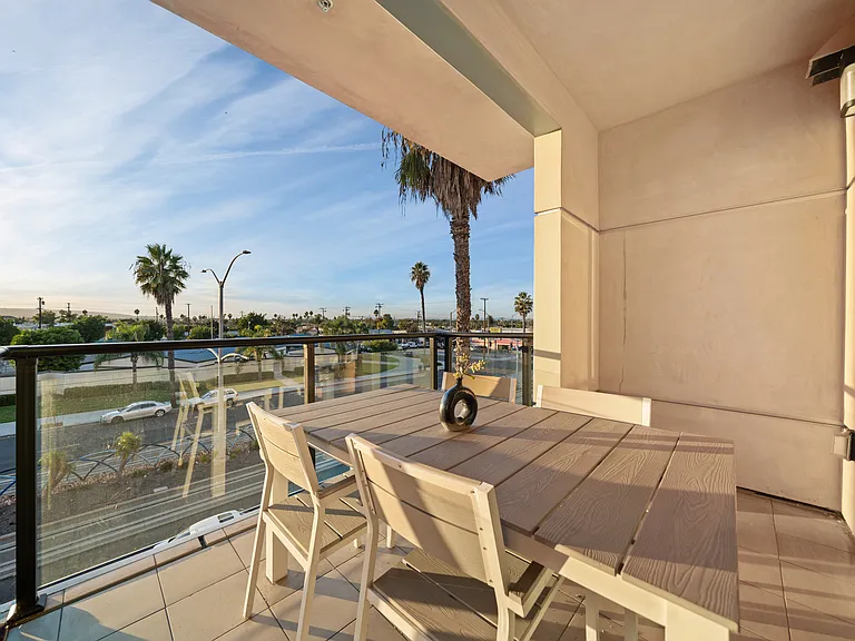 1598 Long Beach Blvd — Photo 19