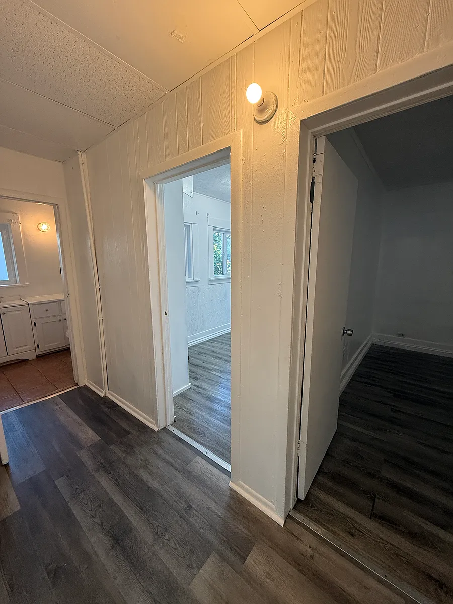 Building Photo - 6125 Stafford Ave #2