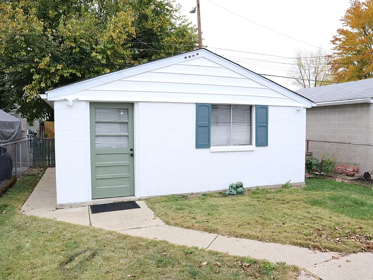 535 Lilly Ave — Photo 17