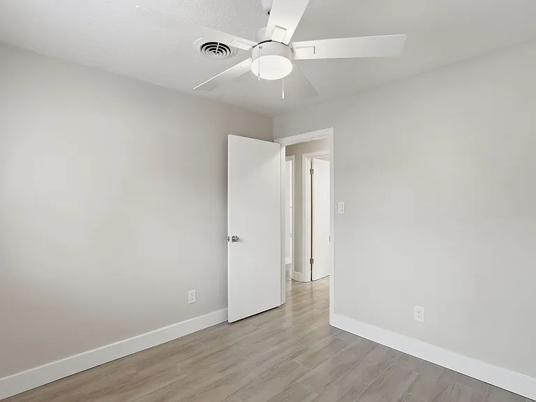 3817 Bainbridge Ave — Photo 18