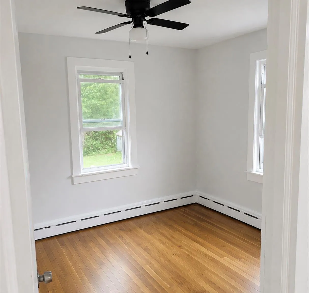 3 bed, 1.0 bath, 1386 sqft, $2,200 — Photo 4