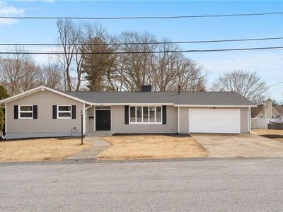27 W River Pkwy, North Providence, RI, 02904