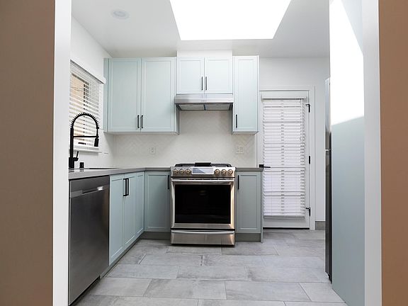 5th image of 640 Santa Clara Ave #4A