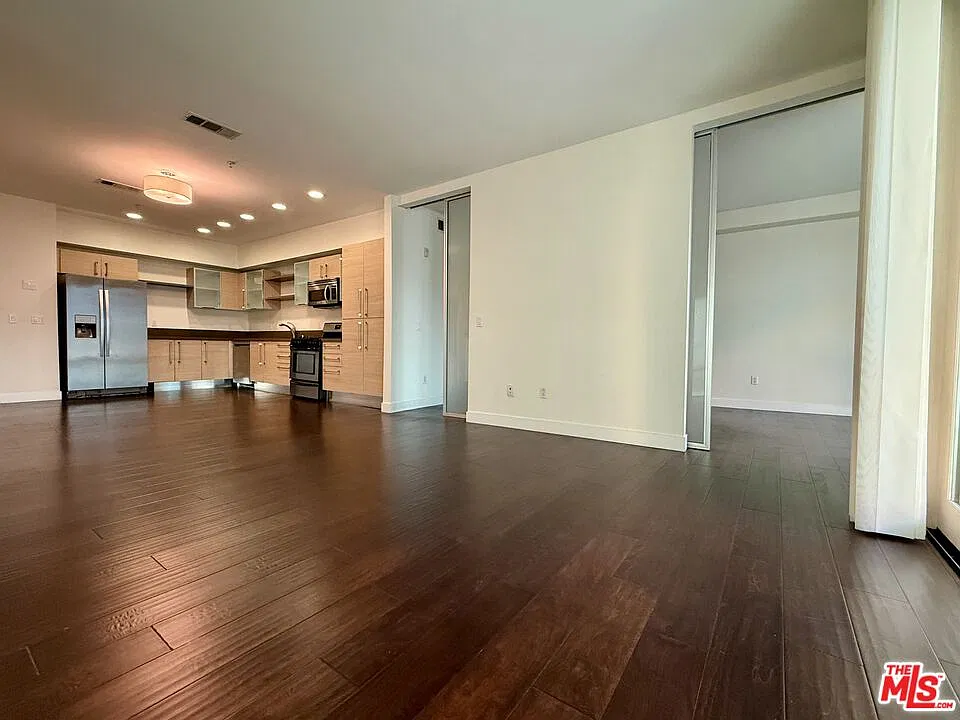 2 bed, 2.0 bath, 1140 sqft, $3,000 — Photo 3
