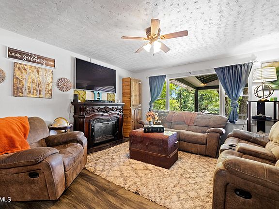 3rd image of 4509 Willowdale Dr NW