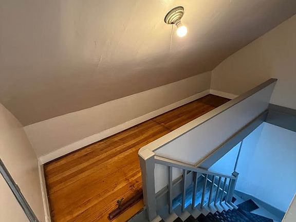 4th image of 936 S Main St #3