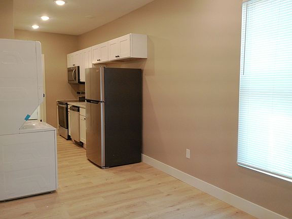 4th image of 1108 Coats St #102