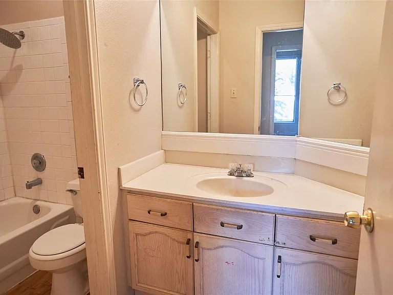 508 Gregory Ct — Photo 11