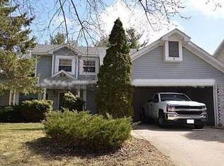 9 Oak Glen Ct, Madison, WI 53717