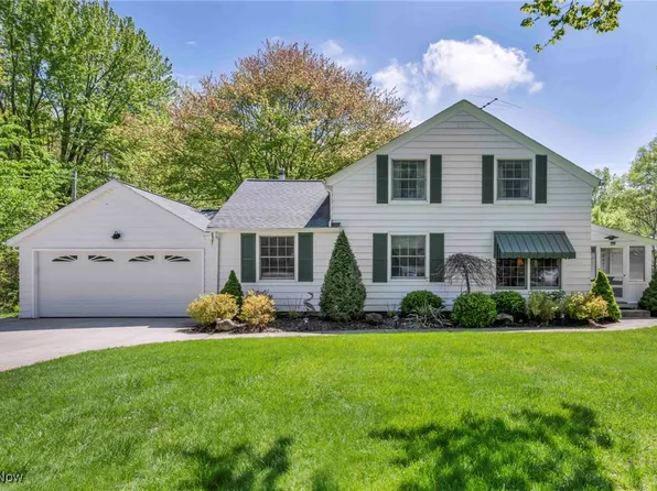 11483 Robson Rd, Grafton, OH 44044