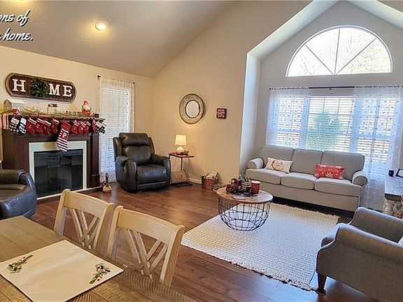 4th image of 18664 Sterett Creek Village Dr