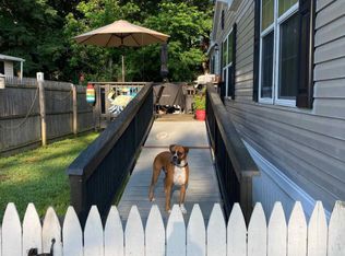 22 Lyons Den Dr, Lothian, MD 20711