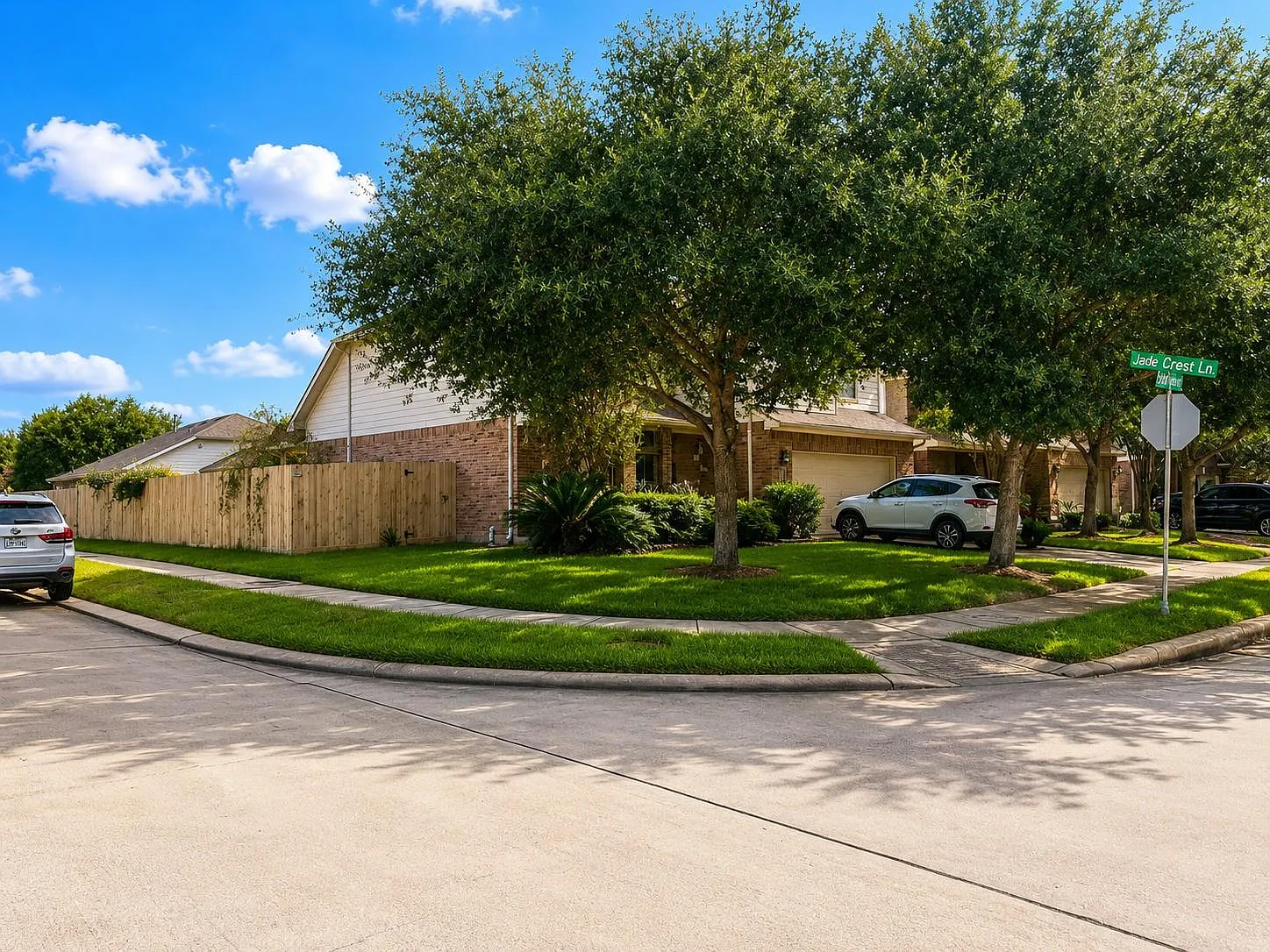 4 bed, 2.5 bath, 2285 sqft, $2,499 — Photo 2