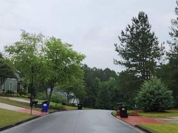 Exterior Neighborhood (street photo)
