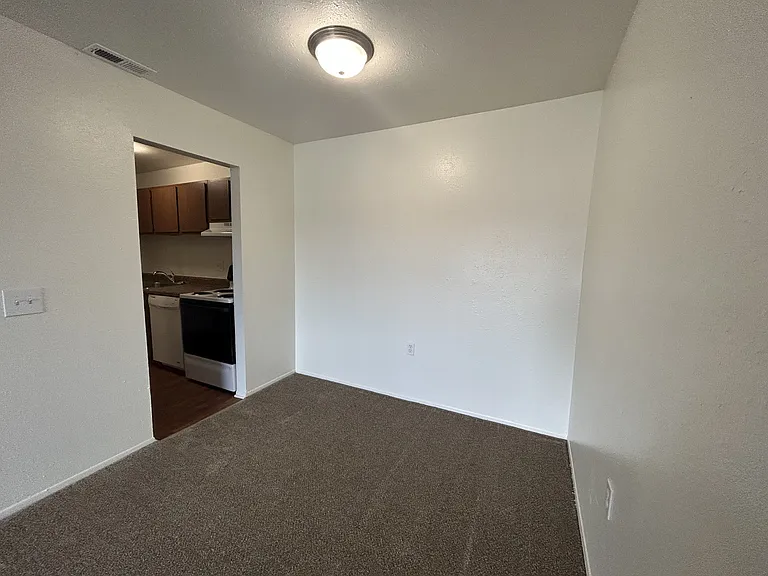 Windsor Place Apartments — Photo 106