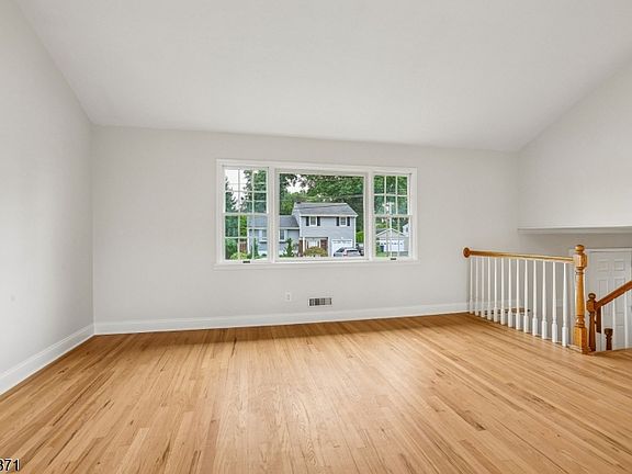 3rd image of 11 Suburban Rd