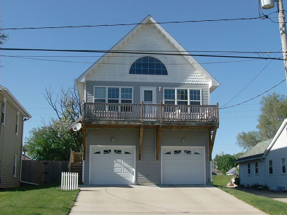 1st image of 720 E Superior St