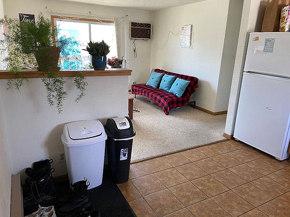 3rd image of 501-507 Winnebago Ct