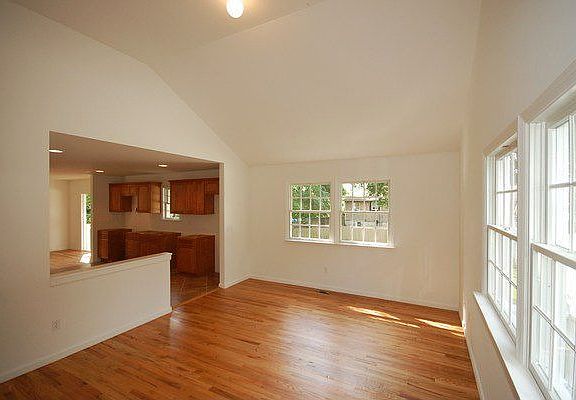 4th image of 8 Culver Ln