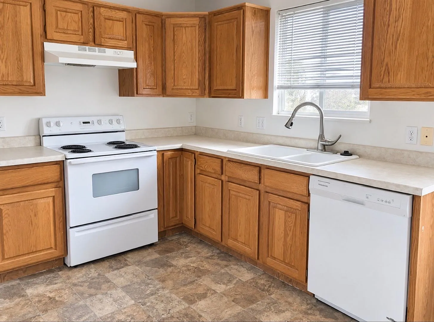 67 N 200 E — Photo 3
