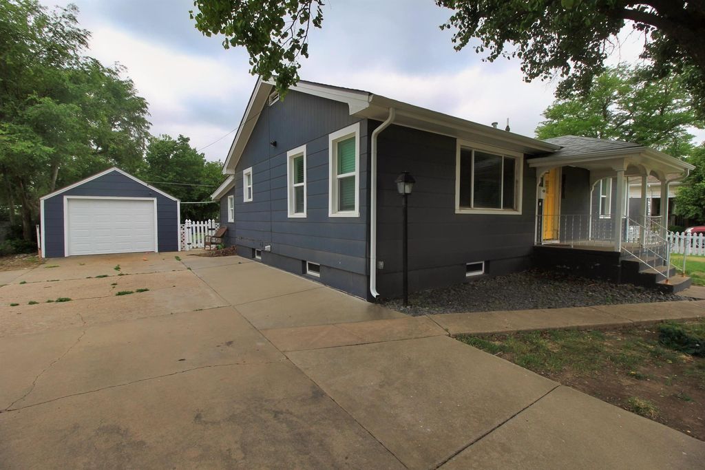 208 E 17th St, Hays, KS - View 2