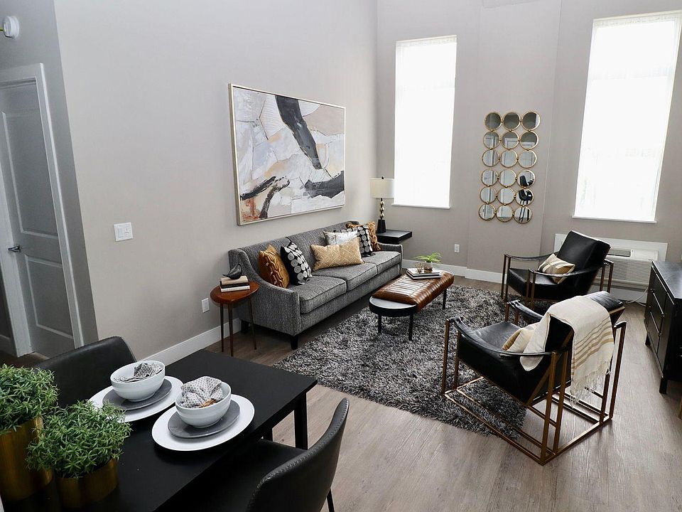1st image of 457 W Lincoln St #201