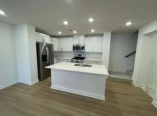 5307 Long Pointe Pass, Woodbury, MN 55129