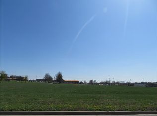 Hedge Ln, Paola, KS 66071