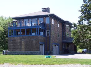 25 Hull Cove St, Jamestown, RI 02835