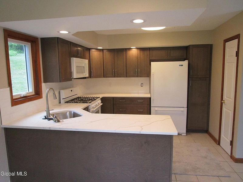 4th image of 28 Wedgewood Lane